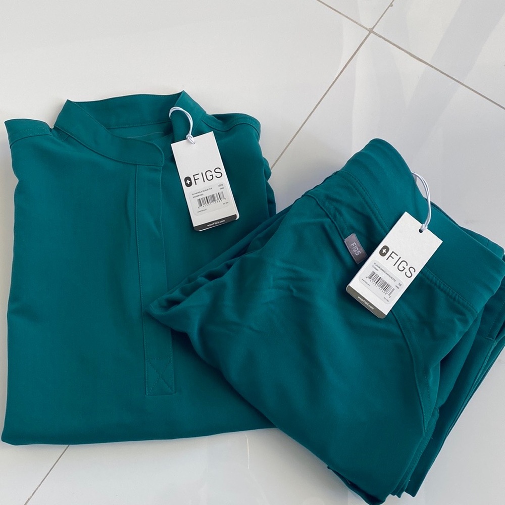 Figs scrubs Hunter green set